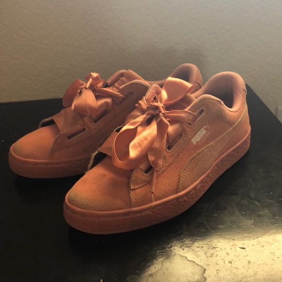 Pink puma shoes NEEDD GONE ASAP! - Picture 2 of 3